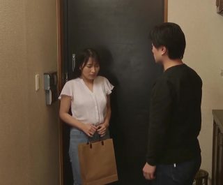 Ngoại tình với cô hàng xóm nhà đối diện