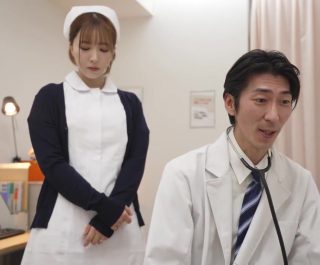 Bắn tinh dịch đầy mồm em